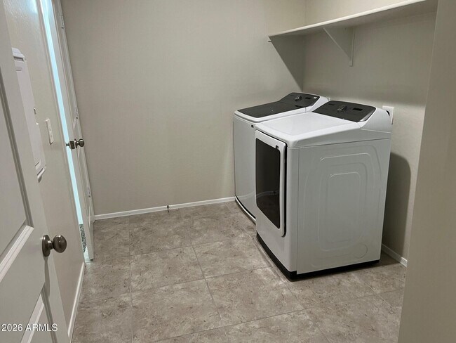 Building Photo - 36597 W Santa Clara Ave