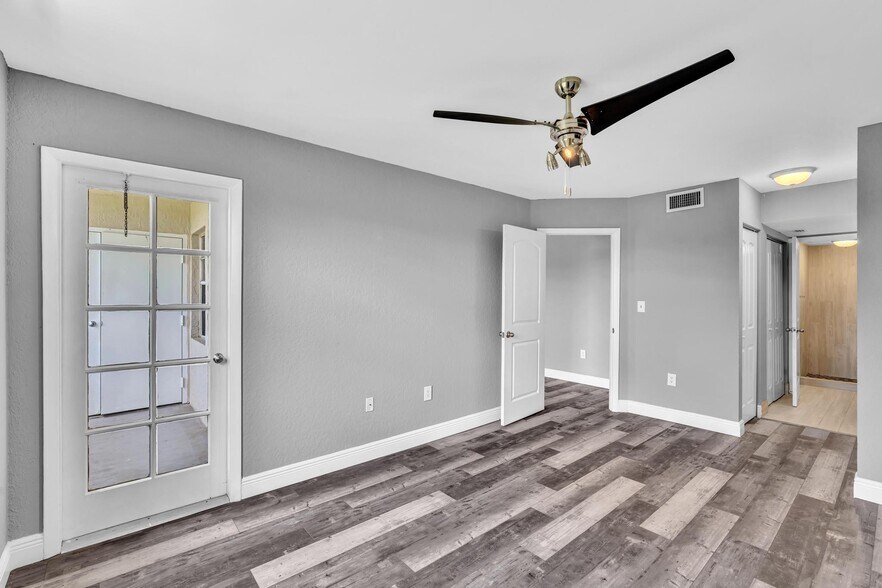 Building Photo - 2850 N Oakland Forest Dr