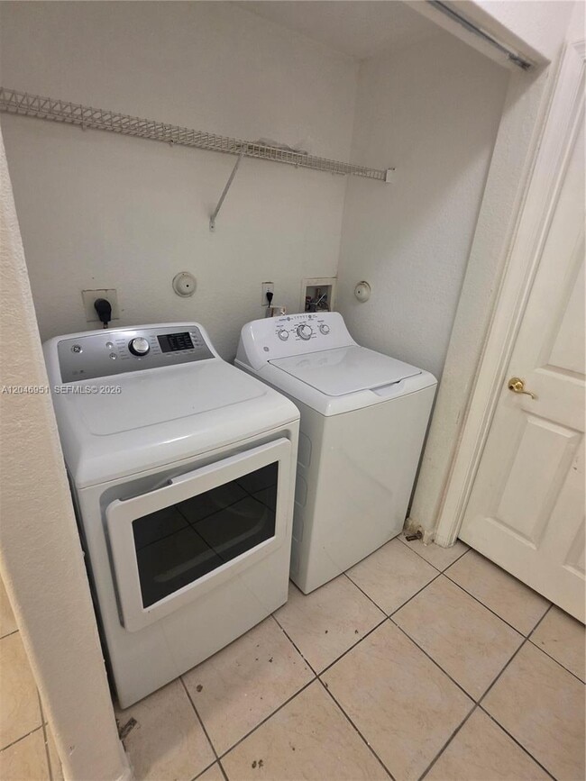 Building Photo - 2532 SW 85th Terrace