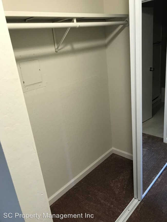 Interior Photo - 35 Kent Ct