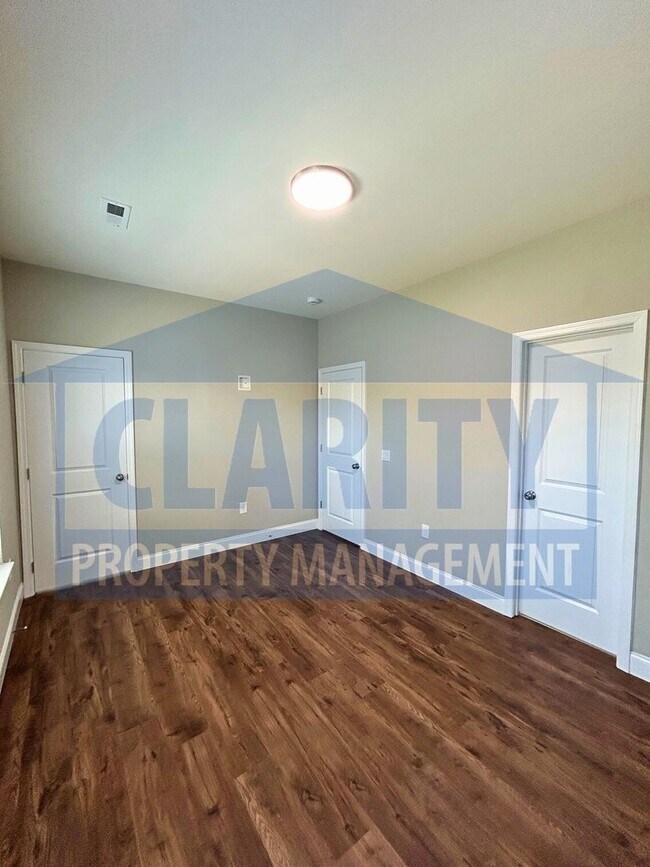 Building Photo - Two bedroom townhome in great, central location!