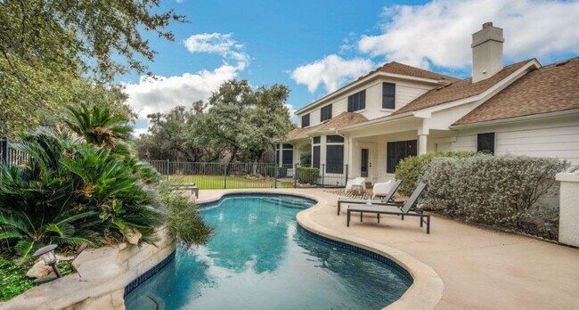 Building Photo - 608 Lakeway Dr