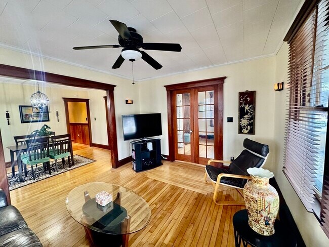 Building Photo - 52 Hussey St