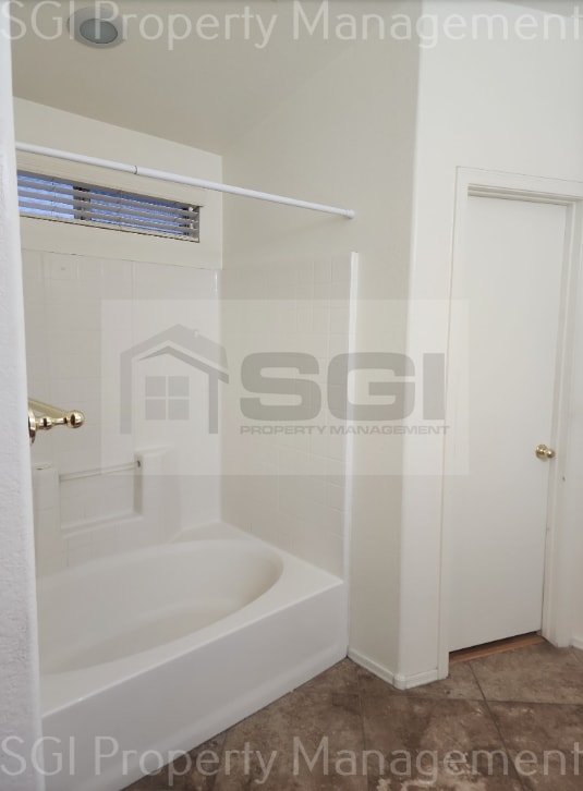 Building Photo - 2016 E Bluefield Ave