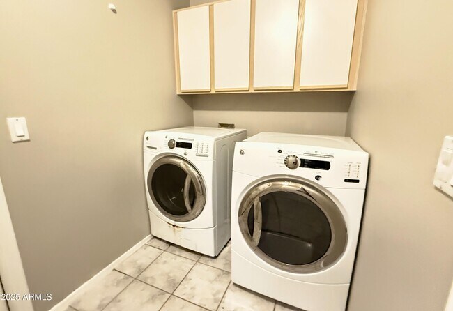 Building Photo - 6757 W Gardenia Ave