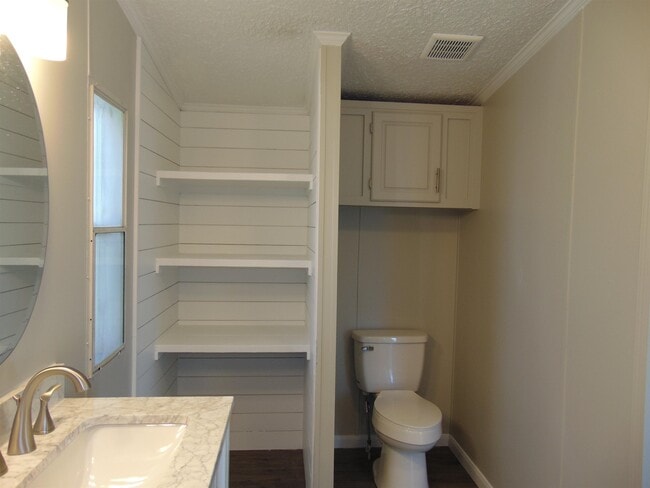 Building Photo - 909 Barrier Ln