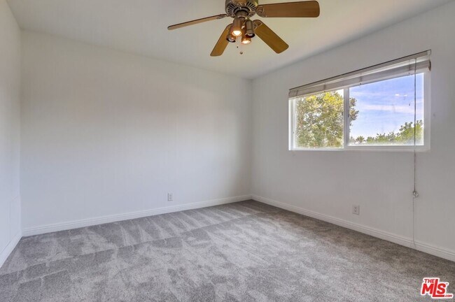 Building Photo - 687 Mt Carmel Dr