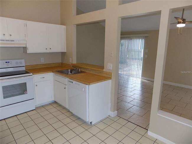 Building Photo - 2698 Kavalier Dr