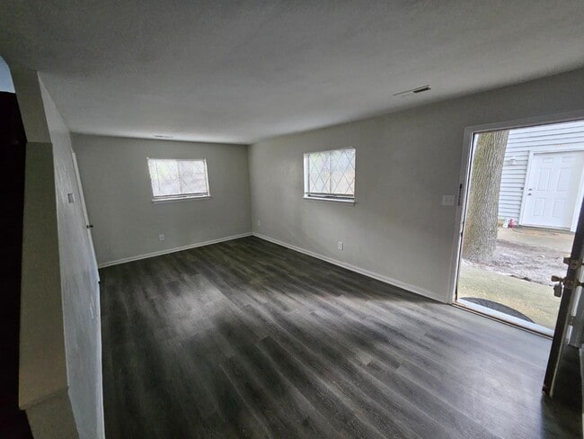 Building Photo - 715 S Rosemont Rd