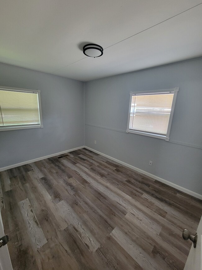 Building Photo - 202 S Hammes Ave