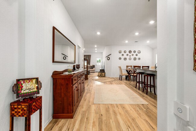 Building Photo - 26611 Daylily Grove St