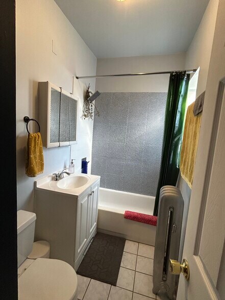 Building Photo - 4705 N Artesian Ave
