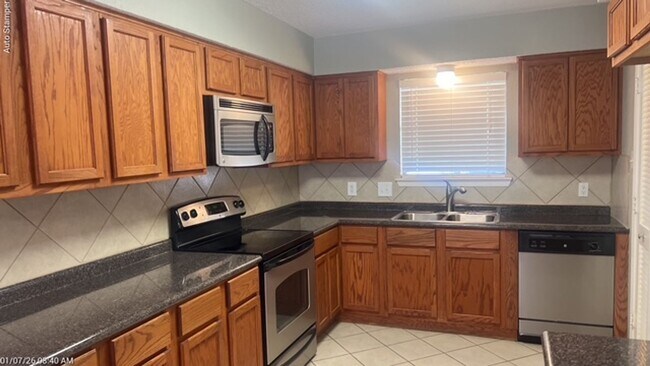 Building Photo - 3700 Dauphine Ct
