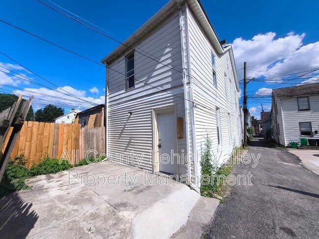Building Photo - 1141 Emmett St