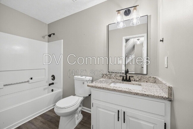 Building Photo - 140 Coach Dr