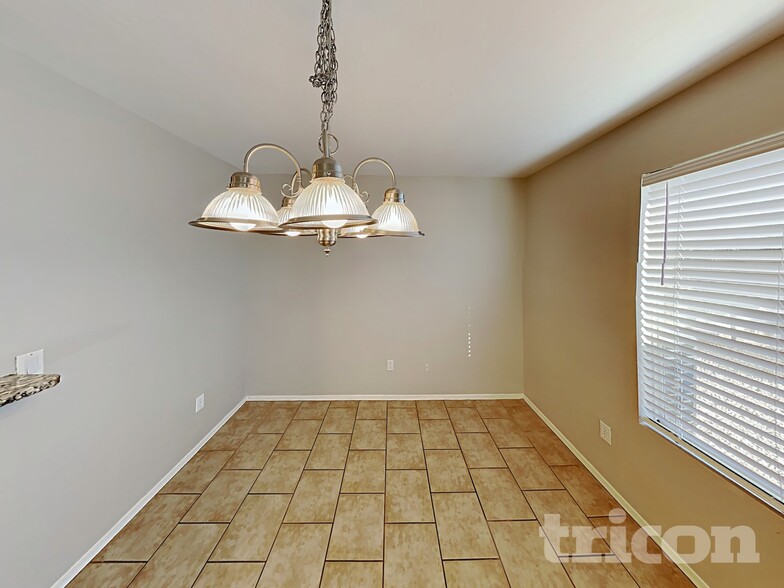 Building Photo - 999 E Stardust Way