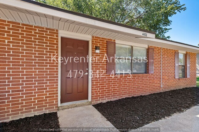 Building Photo - Cozy 2 Bedroom Duplex with Fireplace & Spacious Backyard!