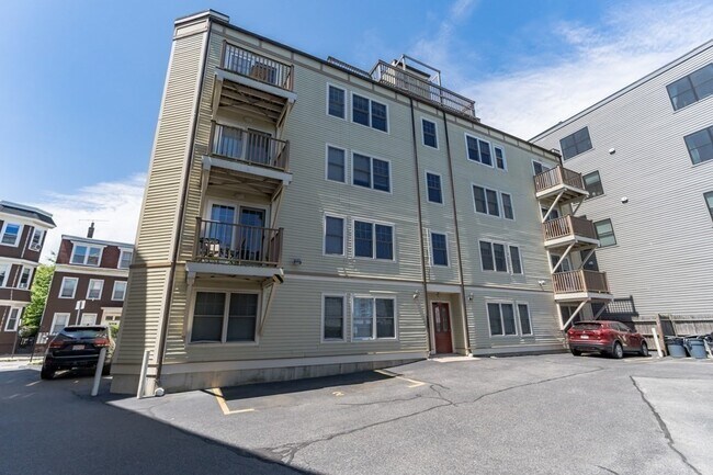 Building Photo - 29 Vinton St