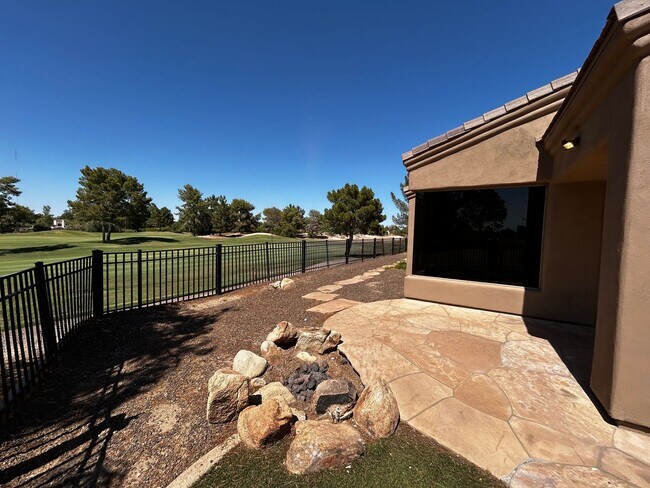 Building Photo - On GOLF COURSE LOT - 3 Bed/3Bath GATED Com...