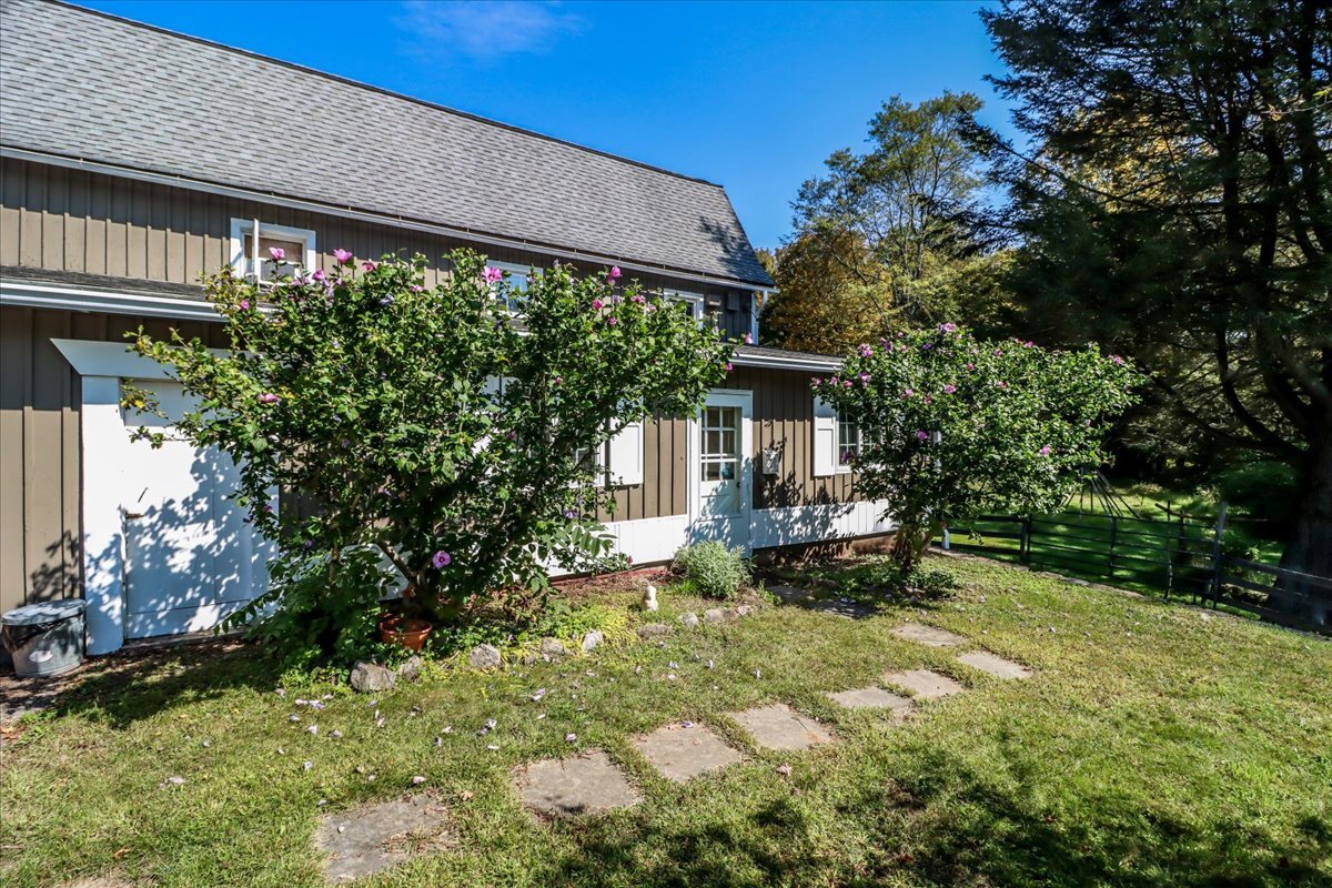 Building Photo - 155 Squash Hollow Rd