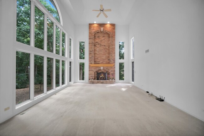 Building Photo - 36W244 Fieldcrest Dr