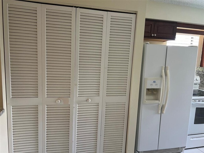 Building Photo - 445 SE 21st Ave