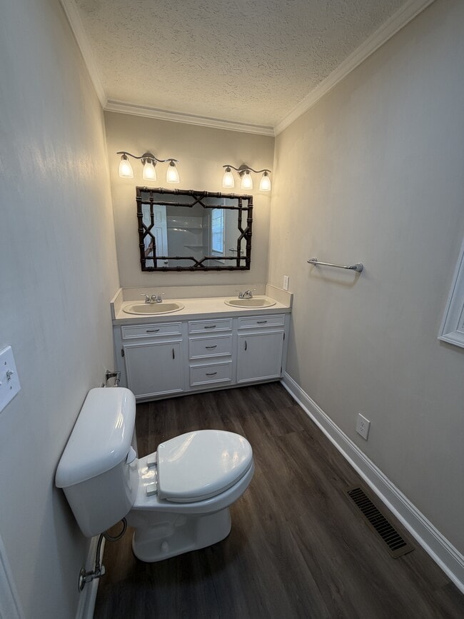 Building Photo - 1408 Old Ebenezer Rd