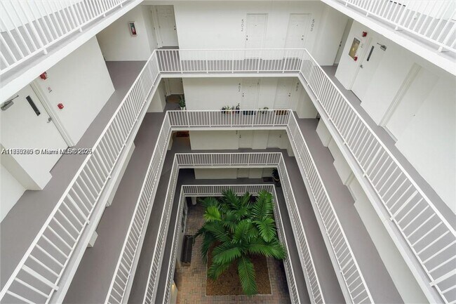 Building Photo - 1770 E Las Olas Blvd