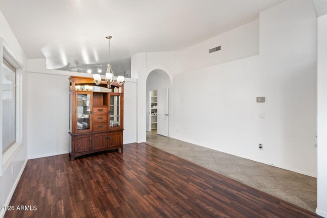 Building Photo - 523 W Kelton Ln