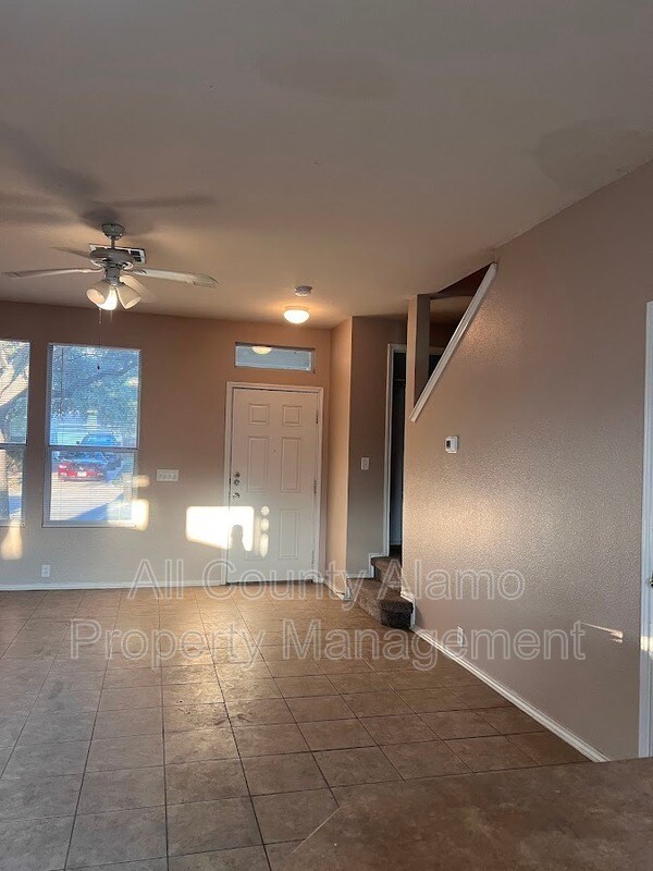 Building Photo - 10303 Lateleaf Oak