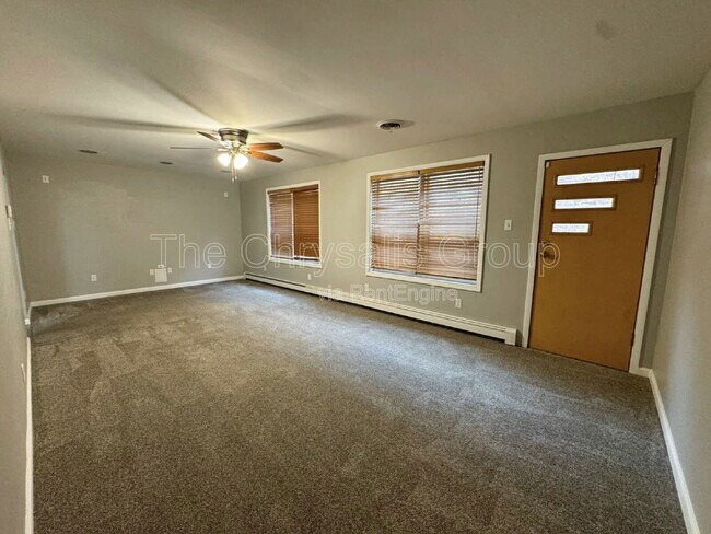 Building Photo - 141 E Walnut St