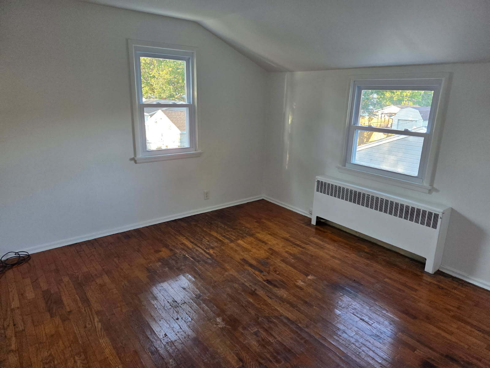 bedroom - 717 N Oakhill Ave