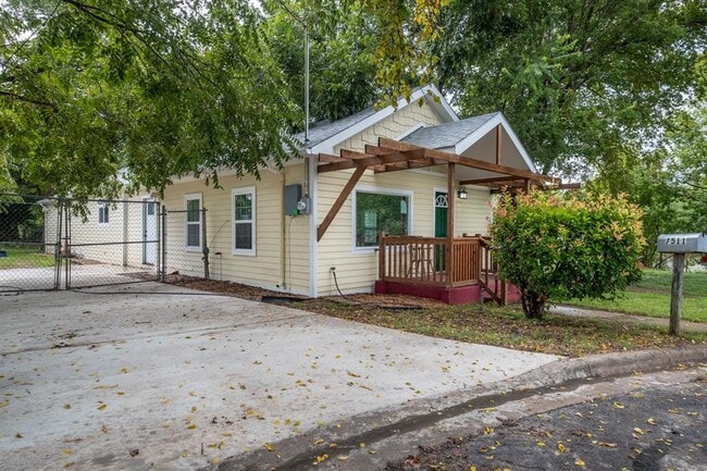 Building Photo - 7511 Carver Ave