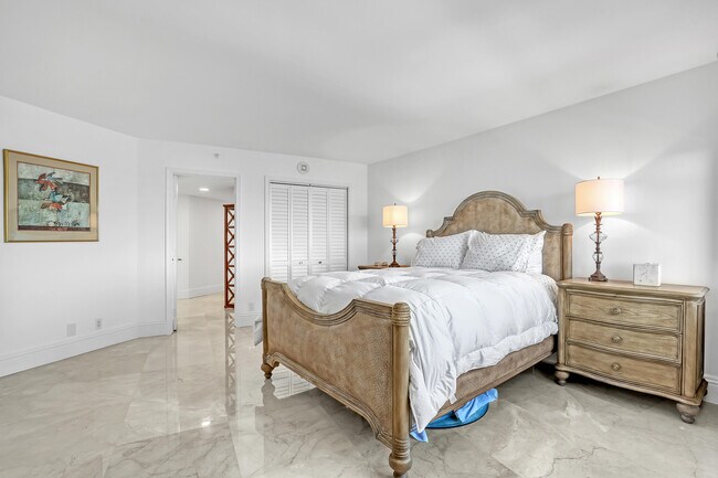 Building Photo - 5200 N Ocean Dr