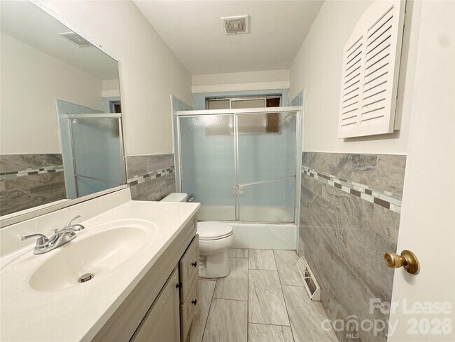 Building Photo - 5006 Malibu Dr