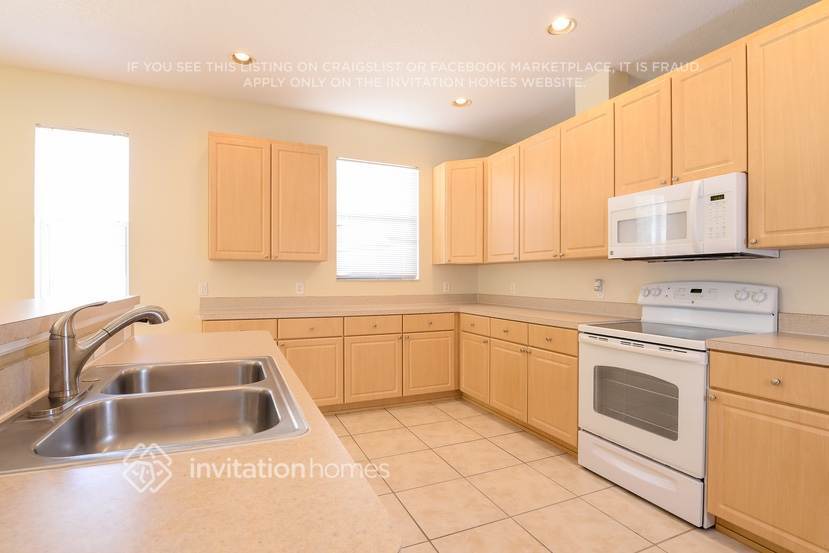 Building Photo - 3231 70th Ct E