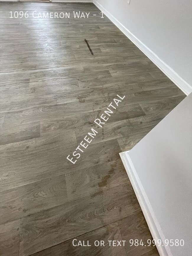 Building Photo - 1096 Cameron Wy