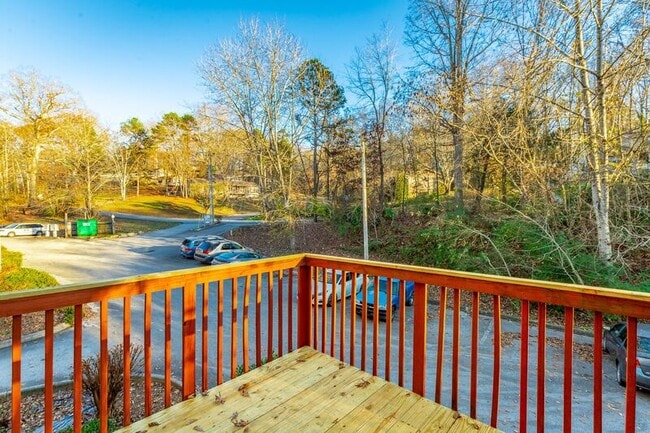 Building Photo - 82 Eastwood Ct