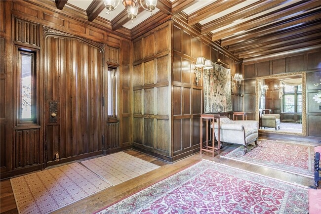 Building Photo - 901 East Ave