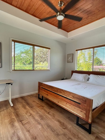 Building Photo - 15-1606-1606 2nd Ave