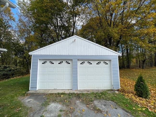 Building Photo - Charming 3-Bedroom Home Near Pontoosuc Lake