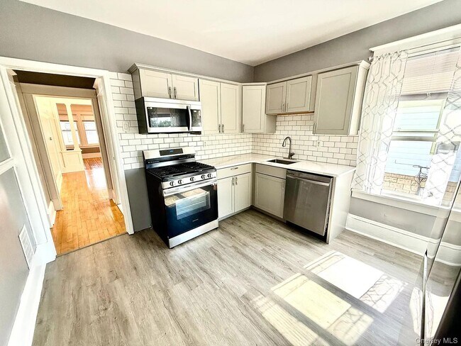 Building Photo - 30 Manitou Ave