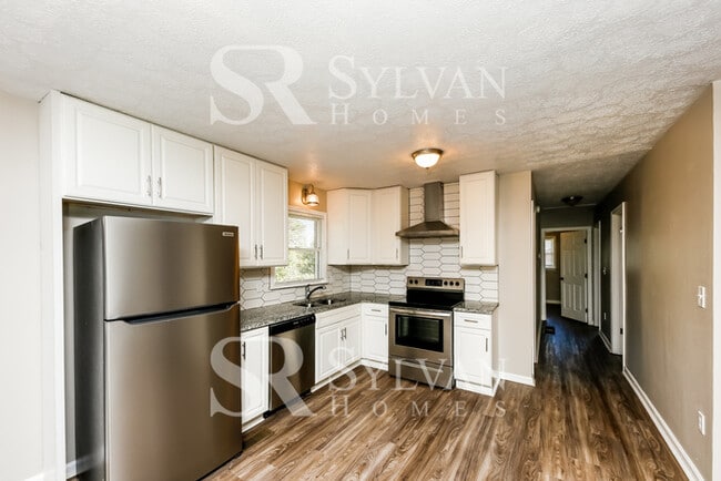 Building Photo - Do not miss out on the incredible opportunity !