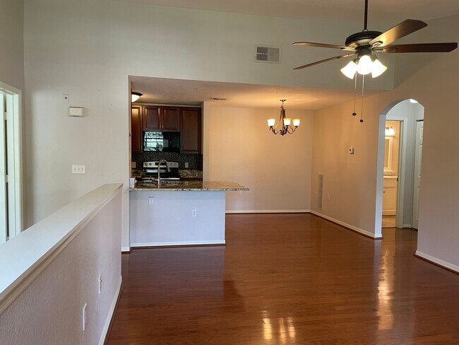 Building Photo - 8821 Manor Loop