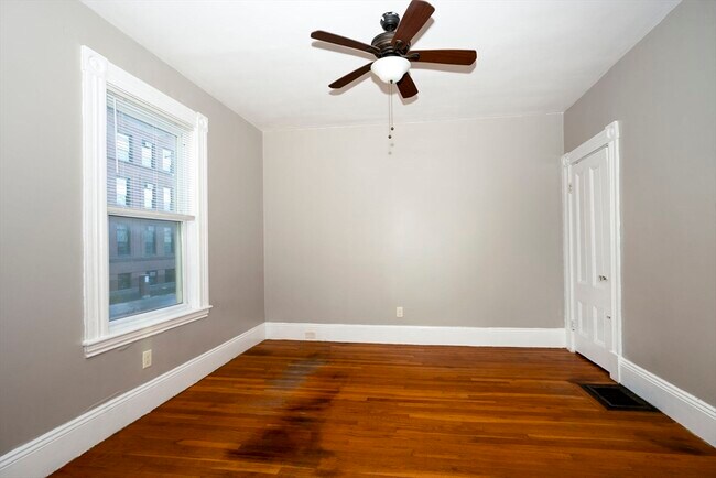 Building Photo - 117 Medford St