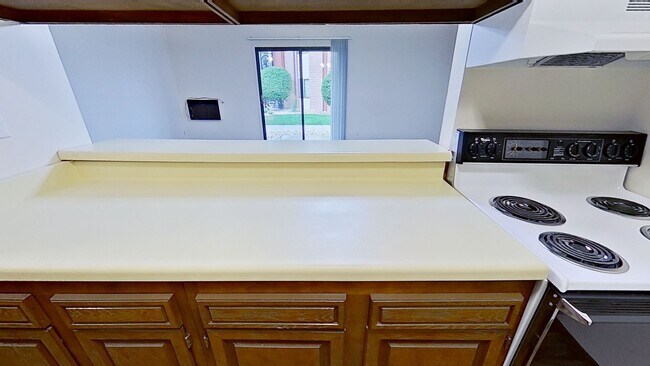 Building Photo - Upper Studio apartment Available