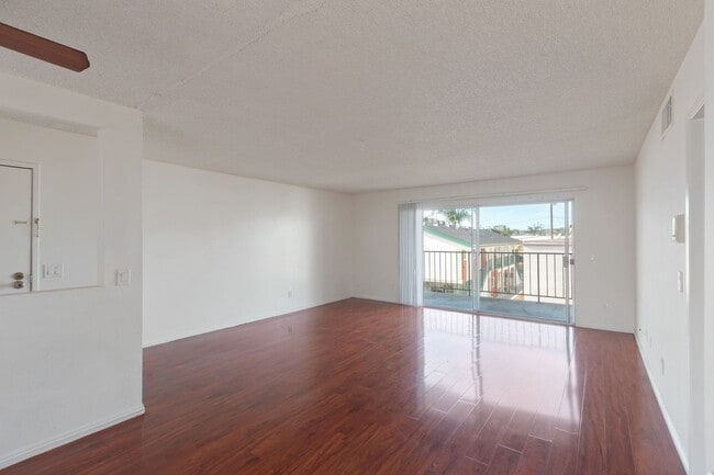 Building Photo - 7233 Loma Verde Ave