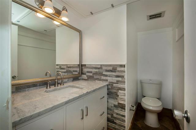 Building Photo - 10578 High Hollows Dr