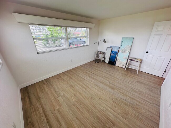 Building Photo - 3536 Belle Vista Dr E