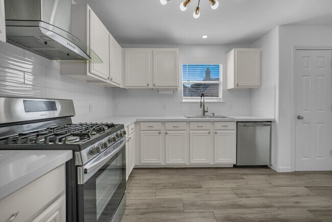 Building Photo - 6006 Barany Ct